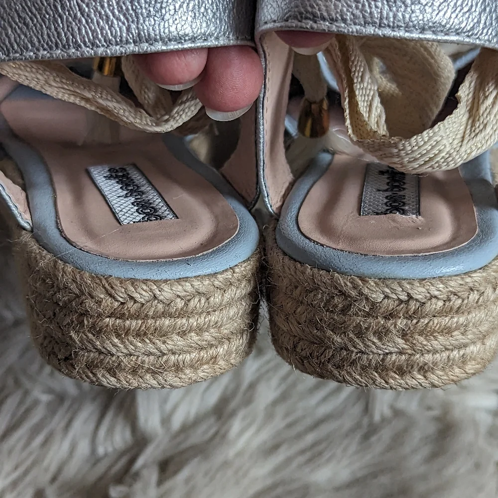 EUC Bon Bonite Embroidered Sequin Espadrilles